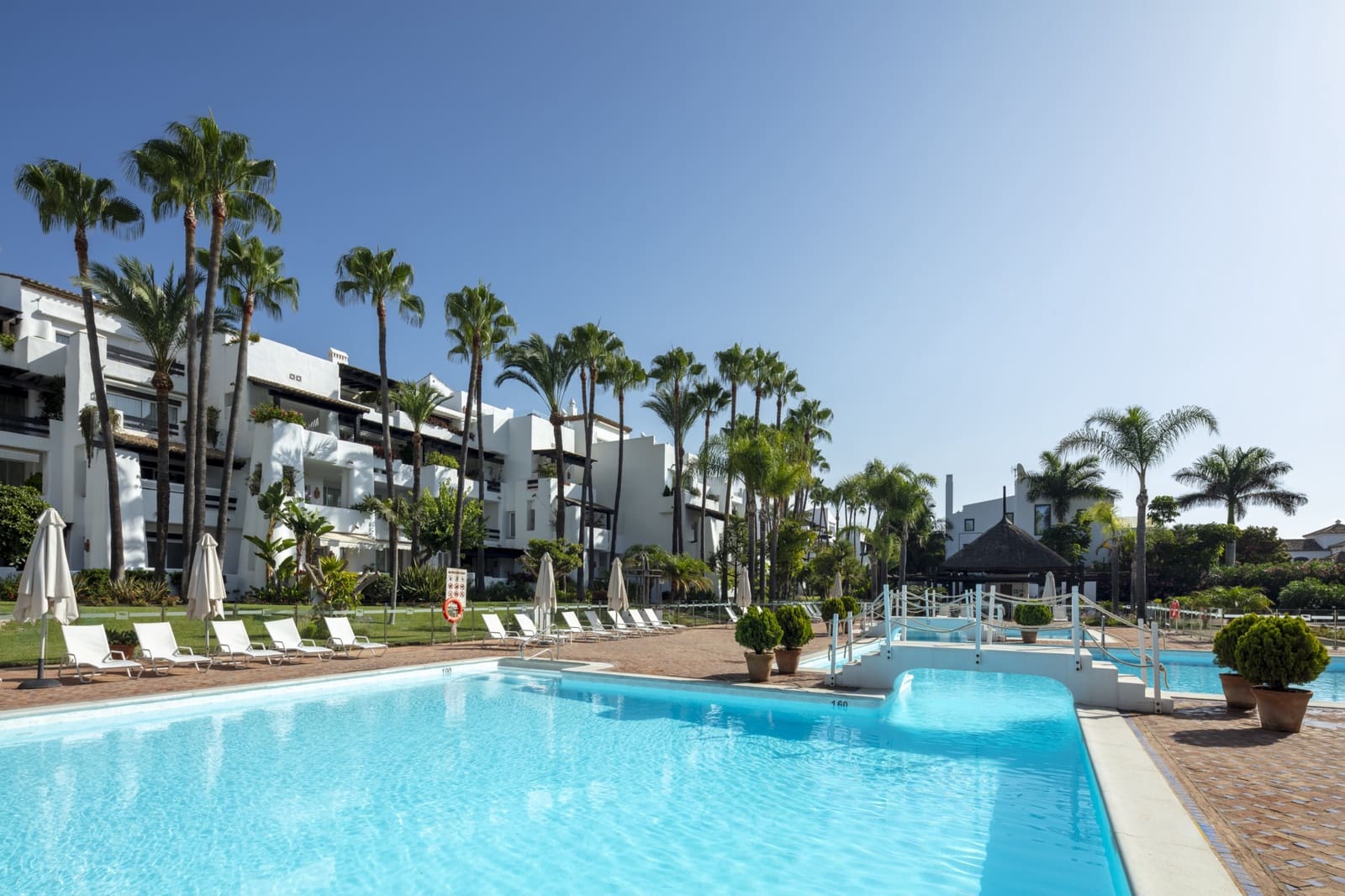 4 sypialnia Penthouse na sprzedaż w Marbella z basenem garażem - 7 895 000 € (Ref: 10061675)