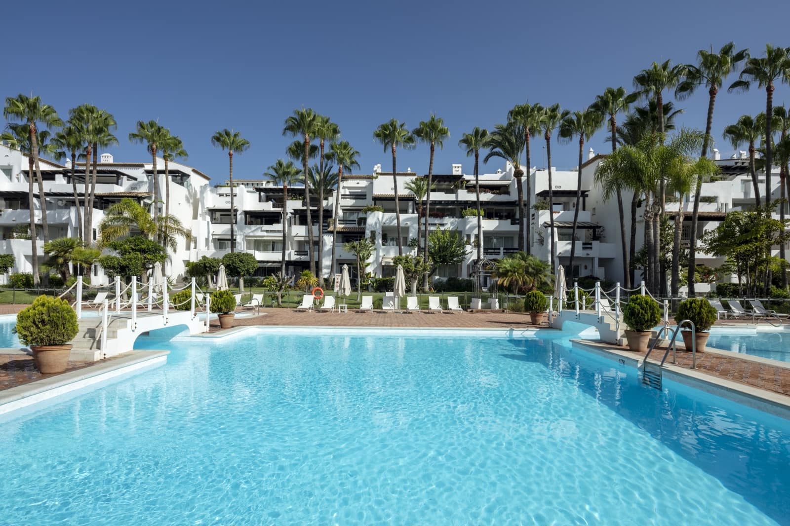4 sypialnia Penthouse na sprzedaż w Marbella z basenem garażem - 7 895 000 € (Ref: 10061675)