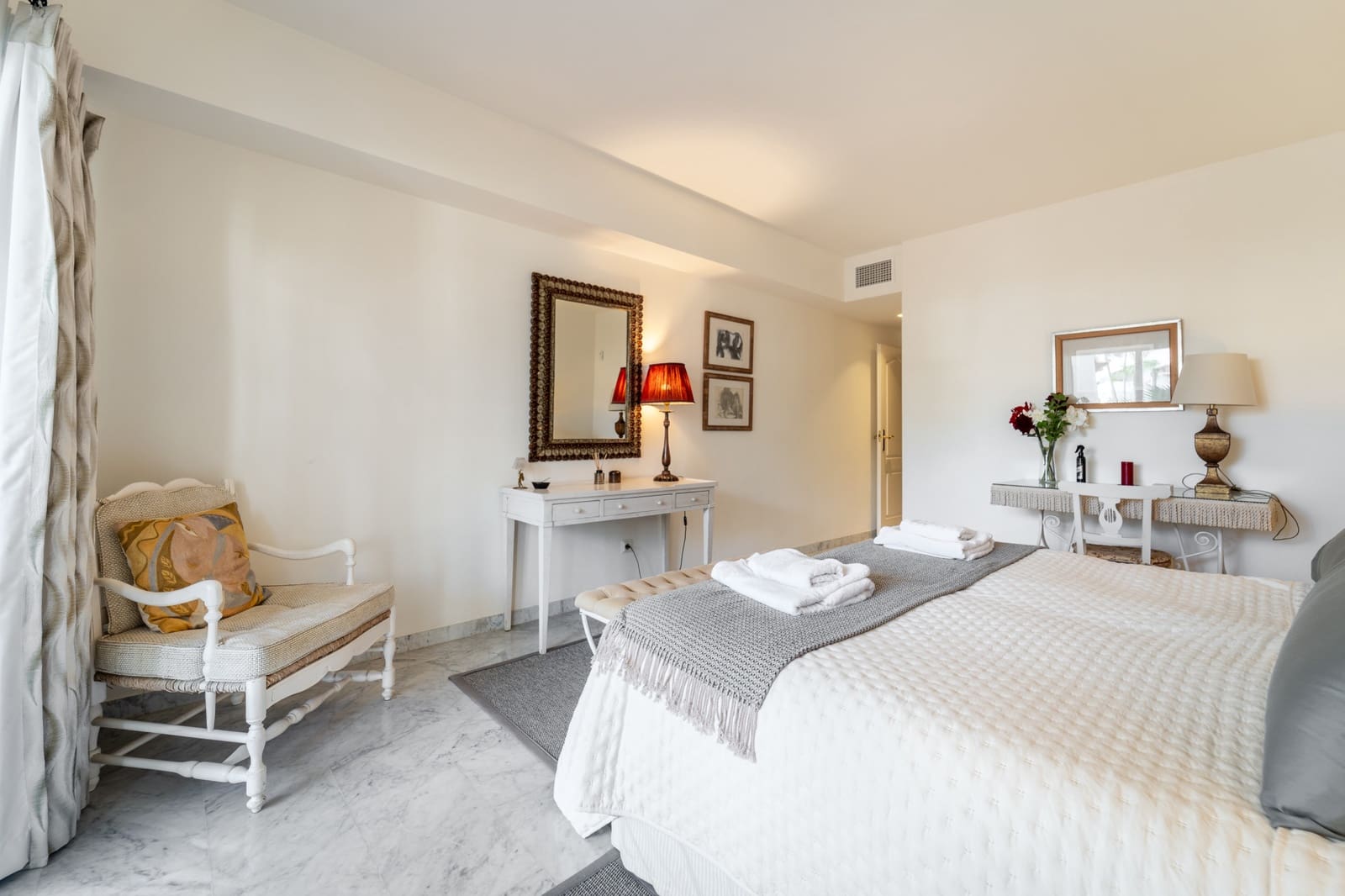 2 slaapkamer Appartement te huur in Marbella met zwembad garage - € 8.500 (Ref: 10062632)