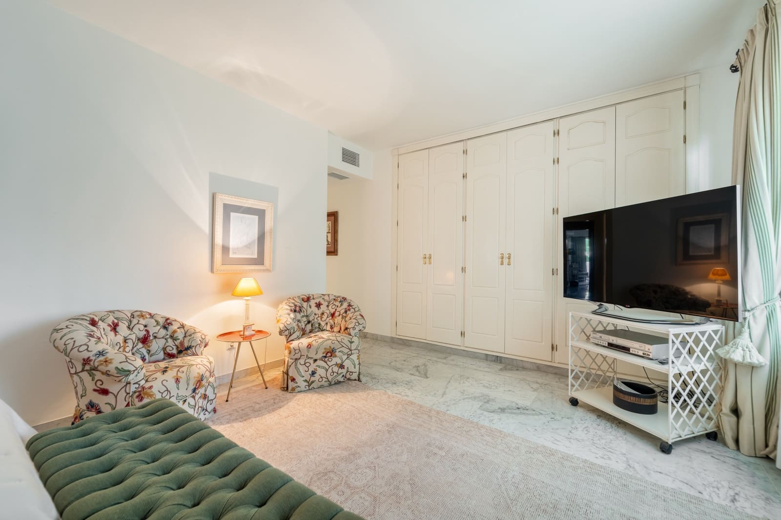 2 slaapkamer Appartement te huur in Marbella met zwembad garage - € 8.500 (Ref: 10062632)