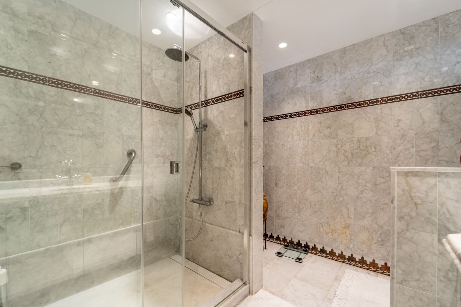 2 slaapkamer Appartement te huur in Marbella met zwembad garage - € 8.500 (Ref: 10062632)