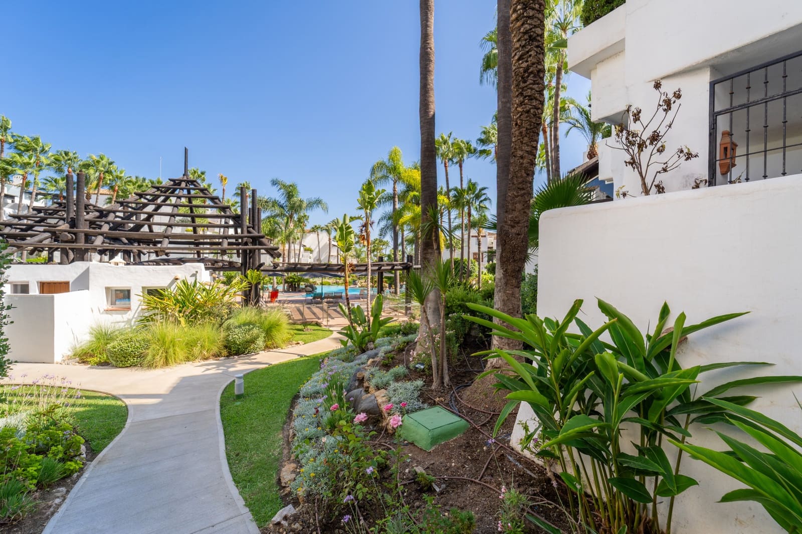 2 slaapkamer Appartement te huur in Marbella met zwembad garage - € 8.500 (Ref: 10062632)