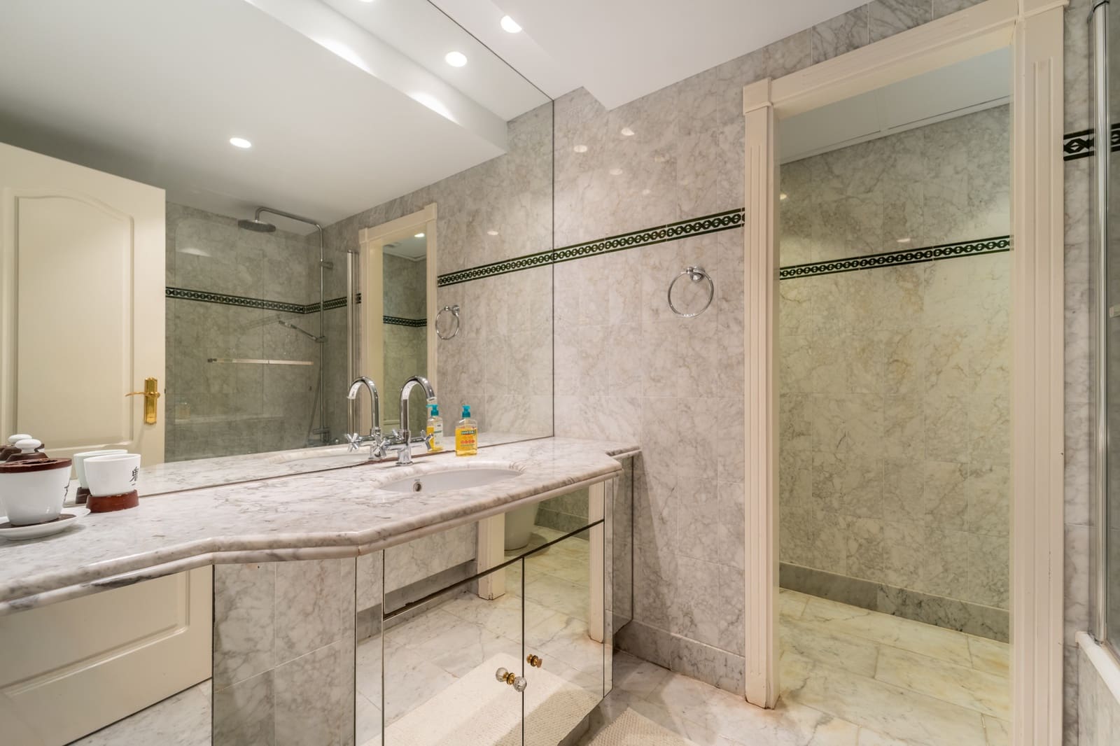 2 slaapkamer Appartement te huur in Marbella met zwembad garage - € 8.500 (Ref: 10062632)