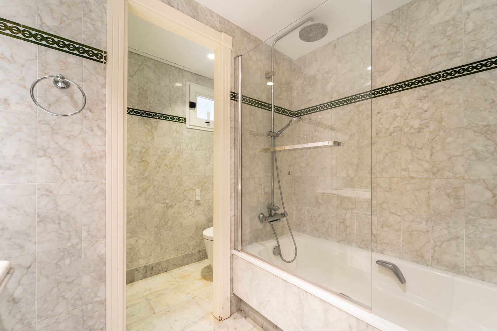 2 slaapkamer Appartement te huur in Marbella met zwembad garage - € 8.500 (Ref: 10062632)