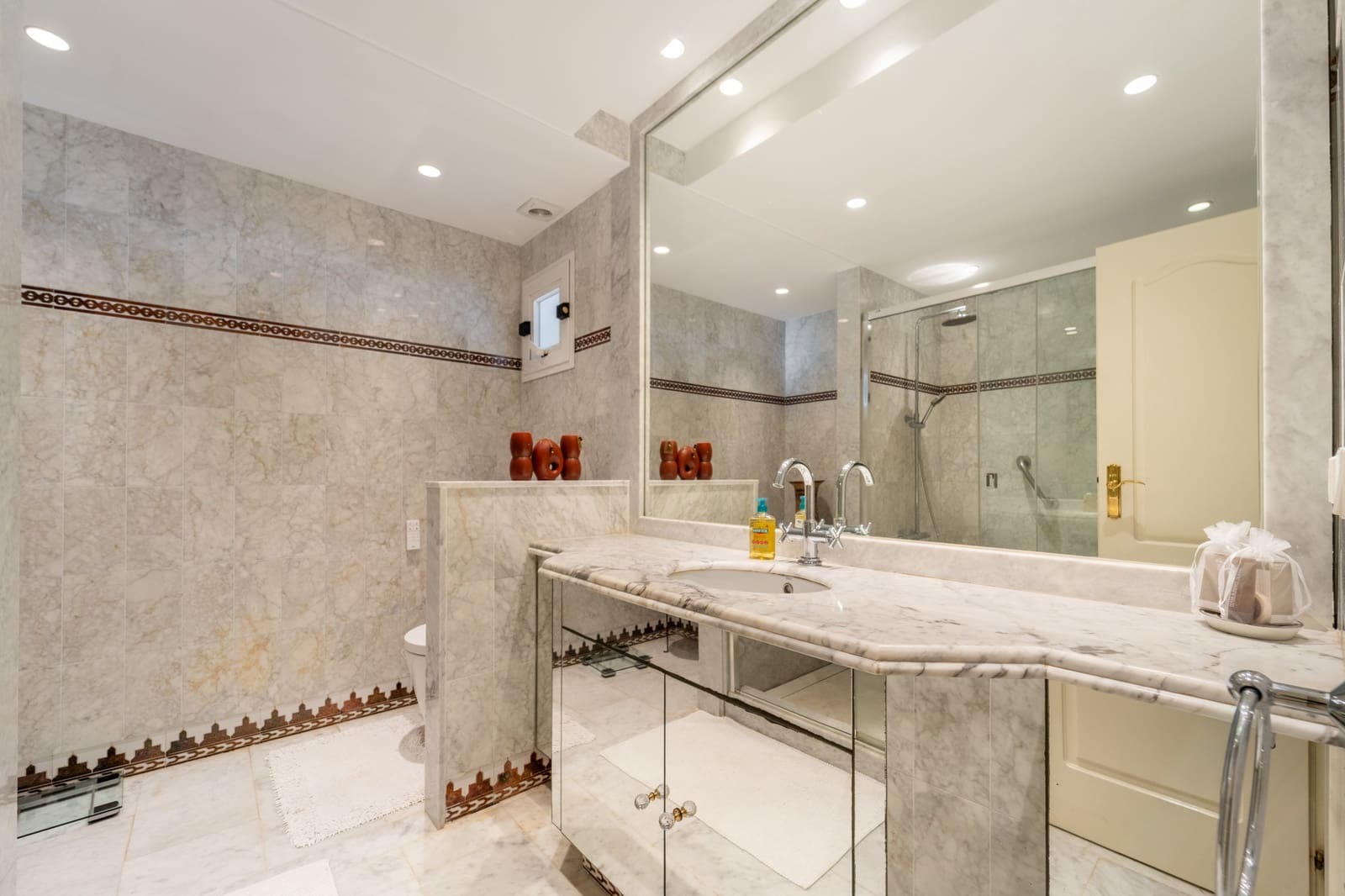 2 slaapkamer Appartement te huur in Marbella met zwembad garage - € 8.500 (Ref: 10062632)