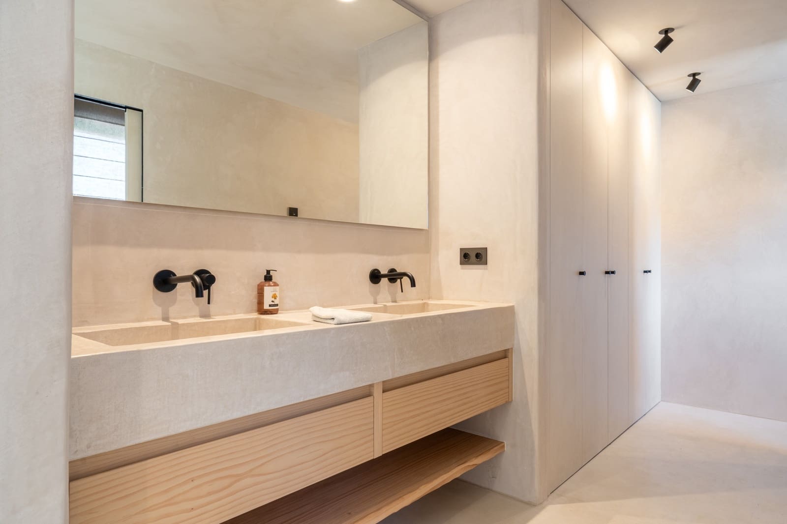 5 sypialnia Willa na kwatery wakacyjne w Estepona z basenem garażem - 12 000 € (Ref: 10091447)
