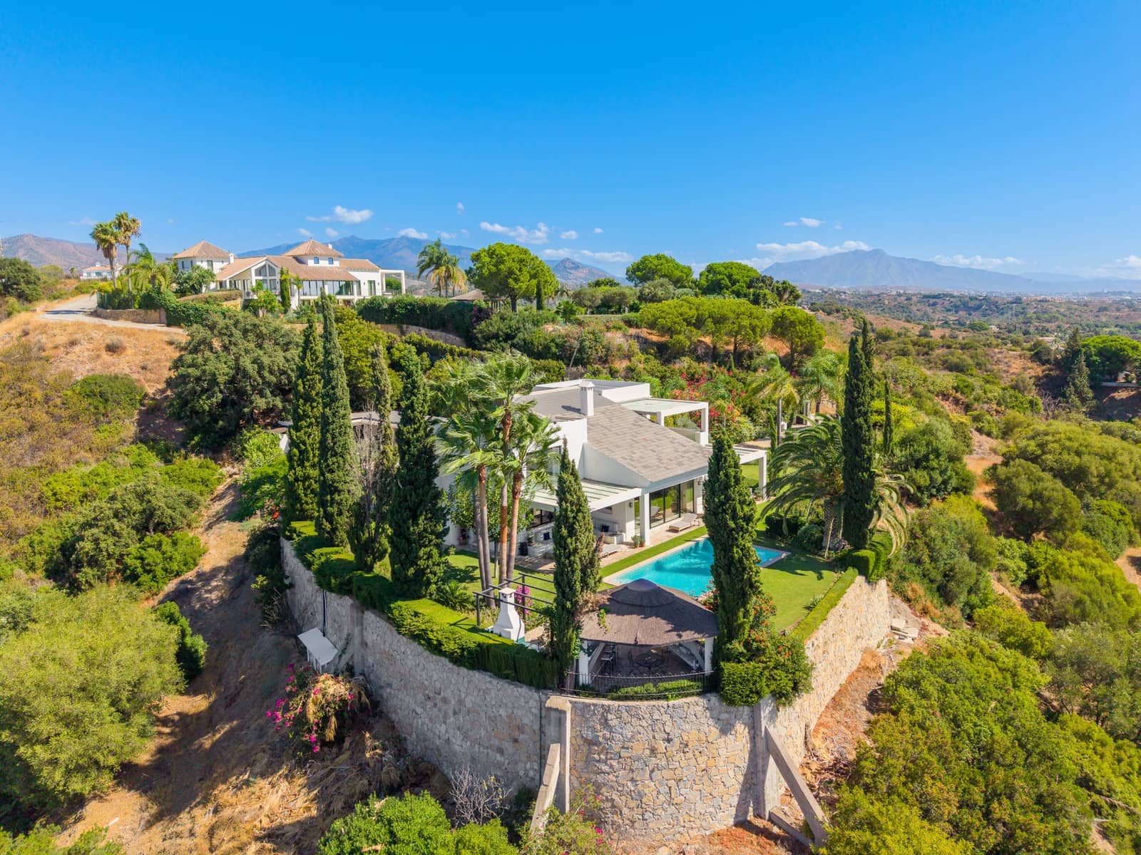 5 sypialnia Willa na kwatery wakacyjne w Estepona z basenem garażem - 12 000 € (Ref: 10091447)