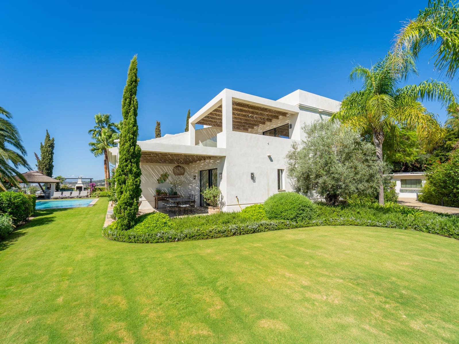 5 sypialnia Willa na kwatery wakacyjne w Estepona z basenem garażem - 12 000 € (Ref: 10091447)