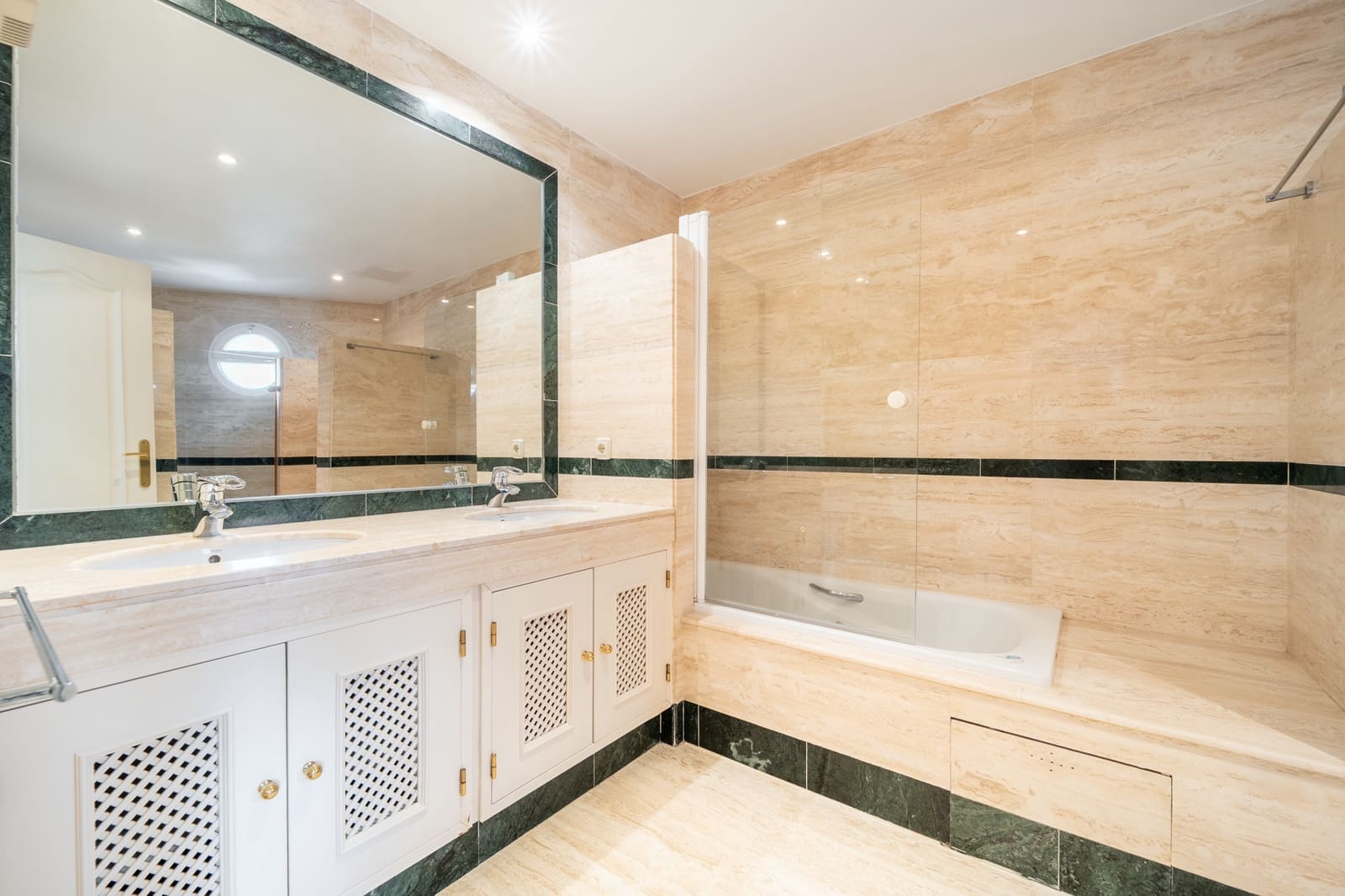 2 chambre Appartement à vendre à Marbella avec piscine garage - 950 000 € (Ref: 10094367)