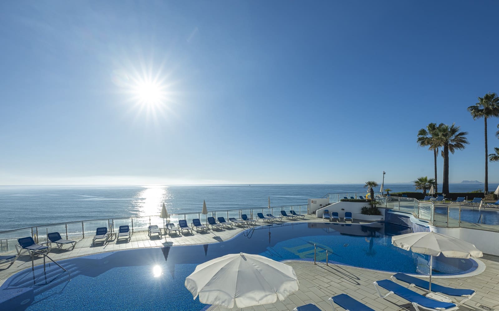 Ático de 3 habitaciones en Estepona en venta con piscina garaje - 2.495.000 € (Ref: 10098178)