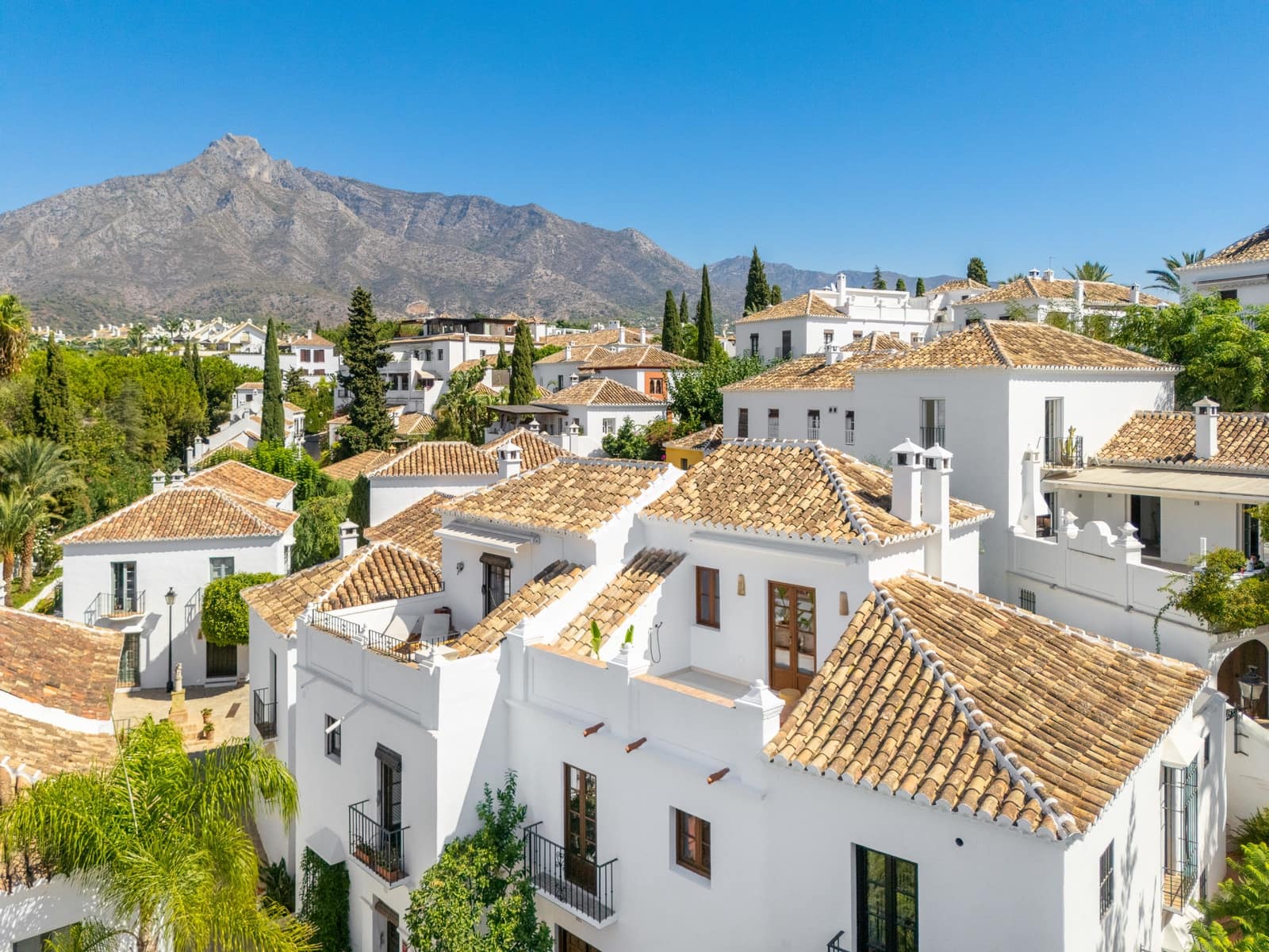 2 chambre Maison de Ville à vendre à Marbella avec piscine - 1 695 000 € (Ref: 10100094)