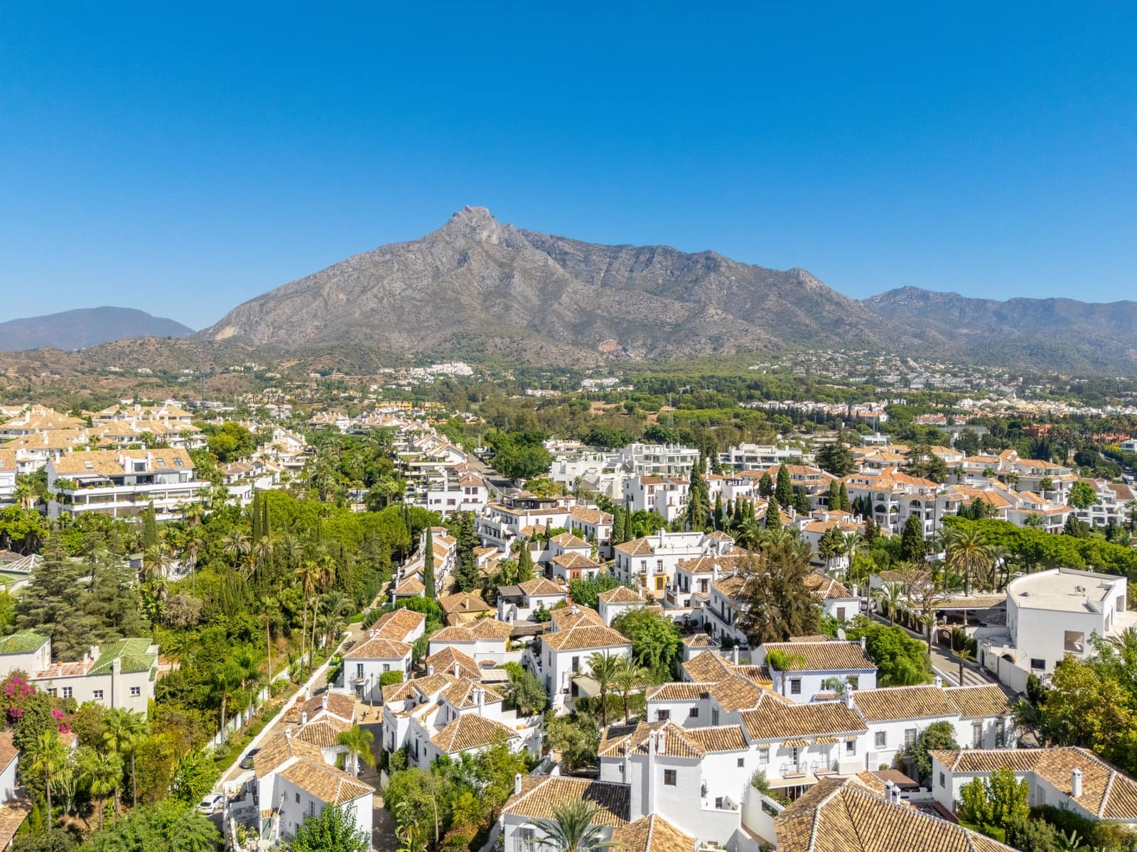 2 chambre Maison de Ville à vendre à Marbella avec piscine - 1 695 000 € (Ref: 10100094)