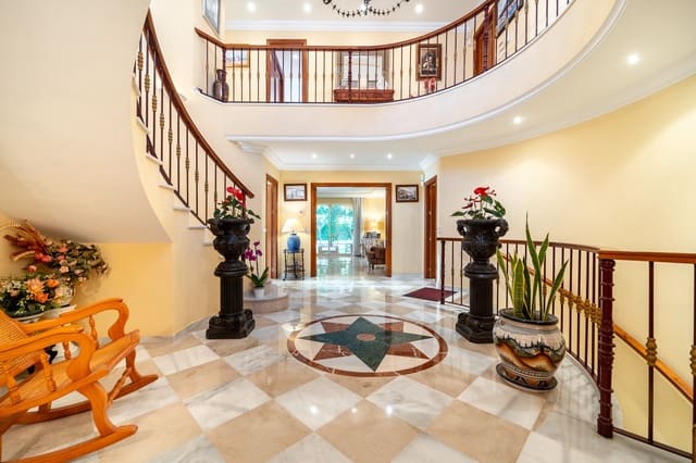5 Zimmer Villa zu verkaufen in Marbella mit Pool Garage - 3.650.000 € (Ref: 10109365)