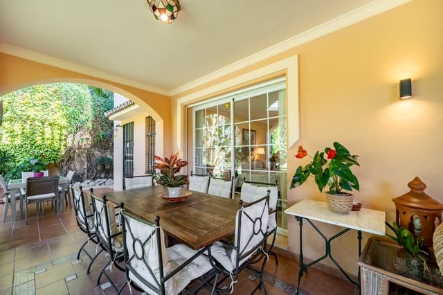 5 Zimmer Villa zu verkaufen in Marbella mit Pool Garage - 3.650.000 € (Ref: 10109365)