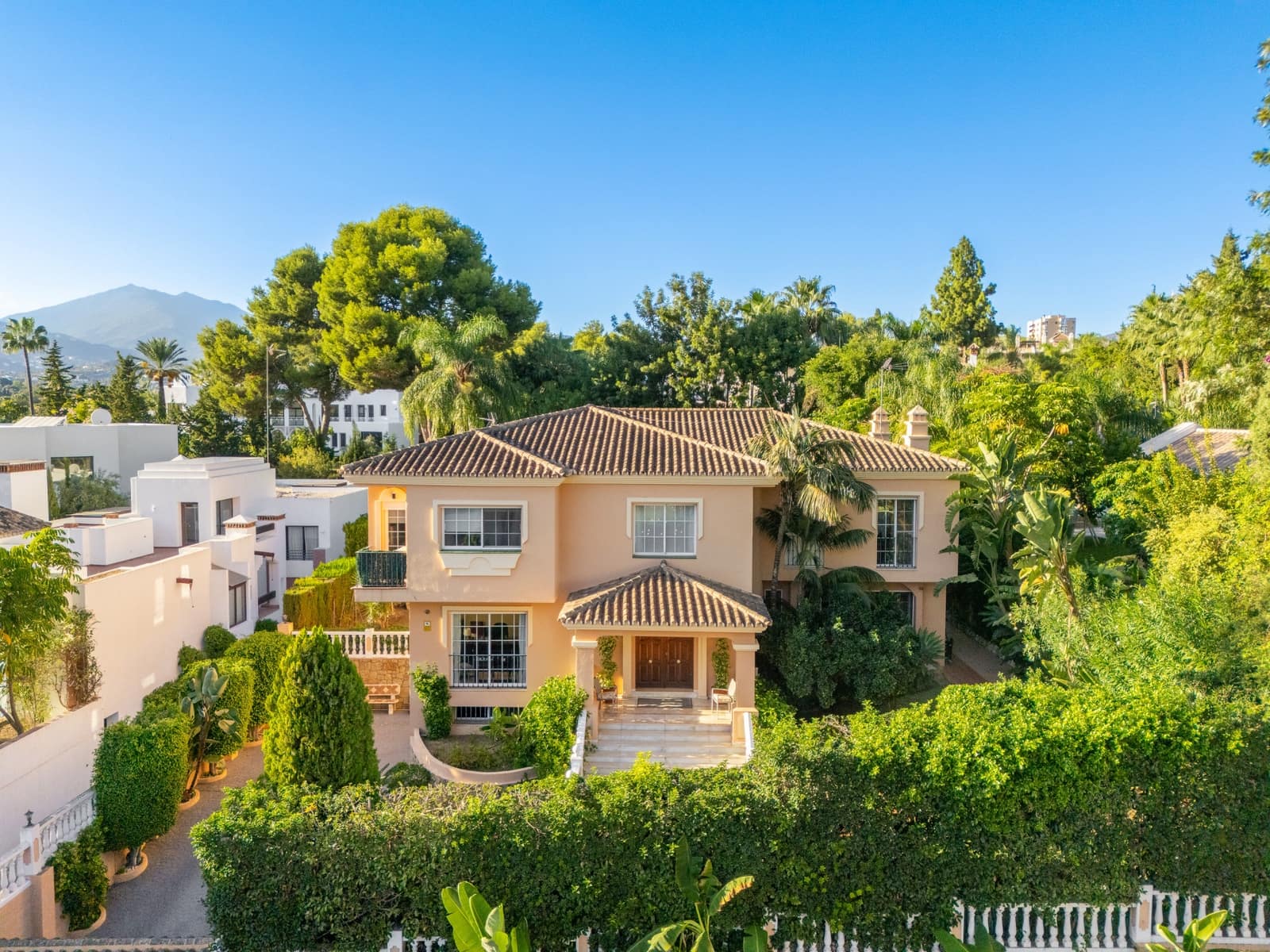 5 Zimmer Villa zu verkaufen in Marbella mit Pool Garage - 3.650.000 € (Ref: 10109365)