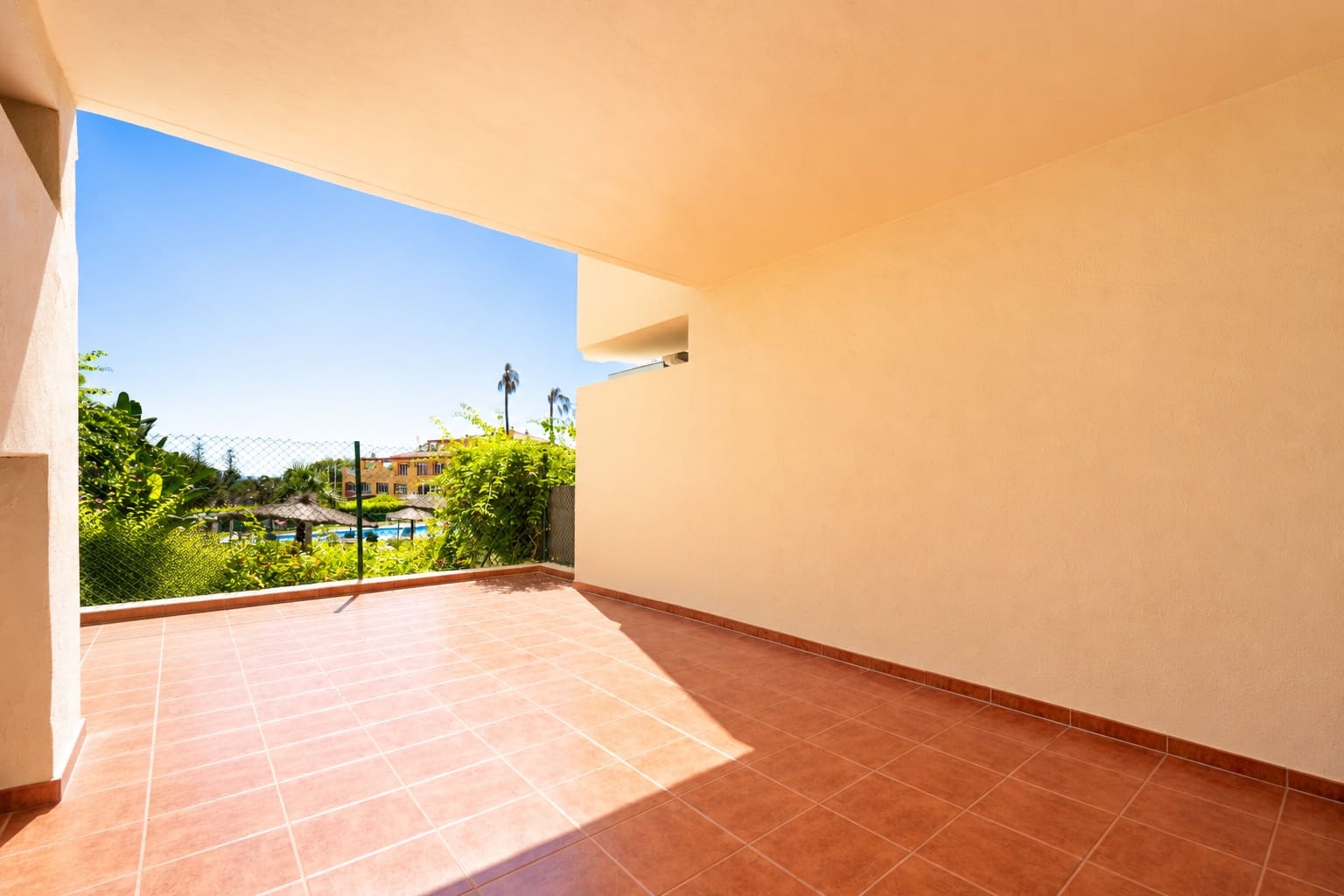2 sovrum Lägenhet att hyra i Marbella med pool garage - 2 400 € (Ref: 10120538)