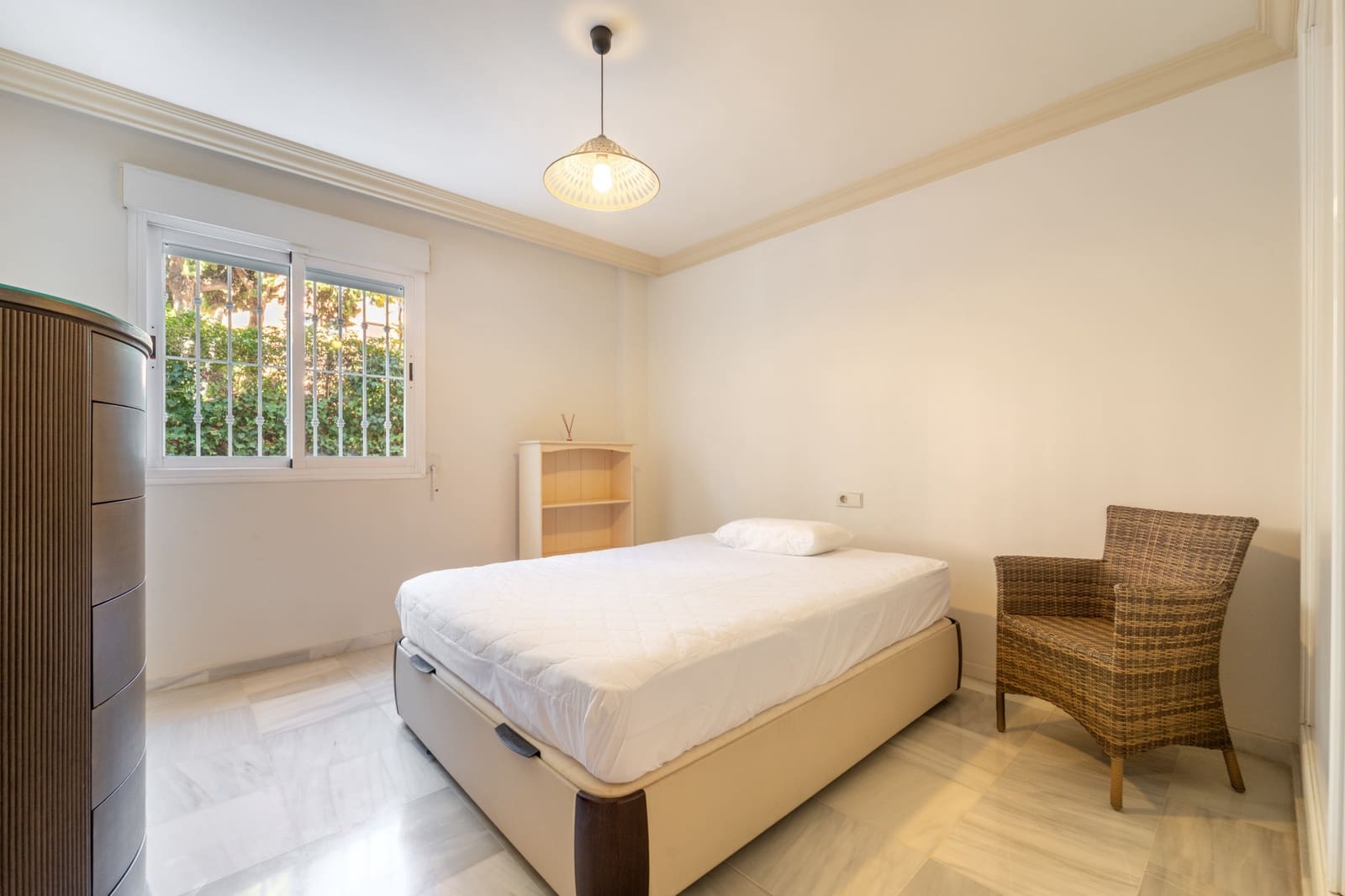 2 sovrum Lägenhet att hyra i Marbella med pool garage - 2 400 € (Ref: 10120538)