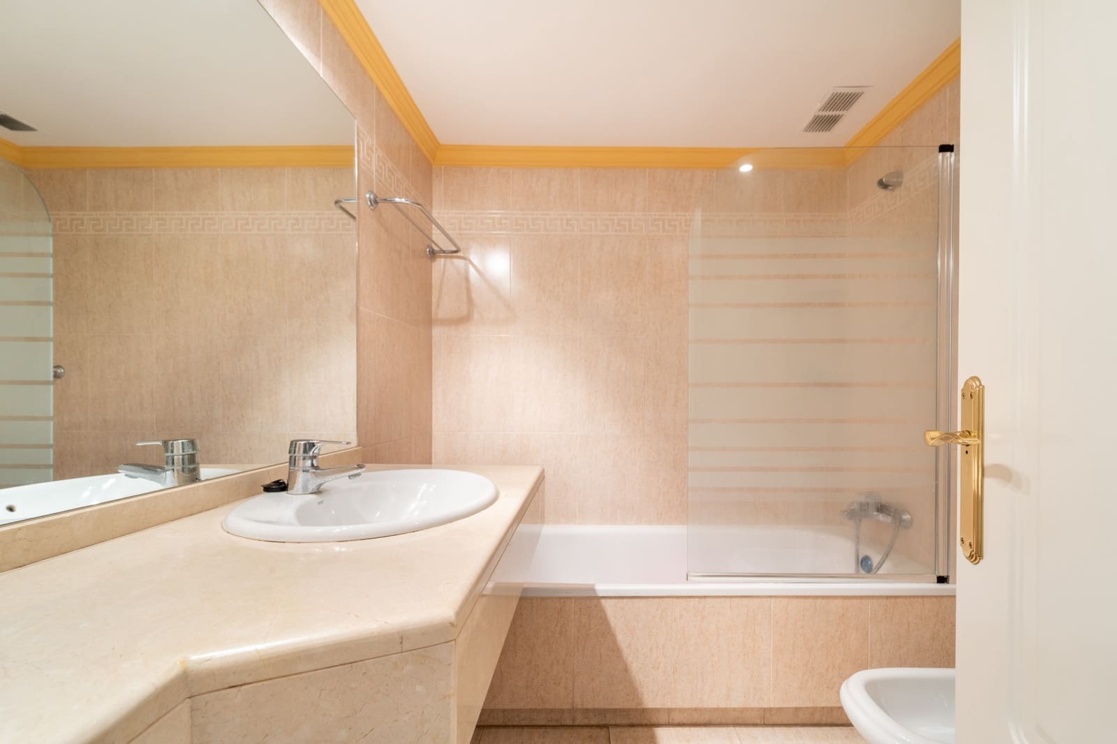 2 sovrum Lägenhet att hyra i Marbella med pool garage - 2 400 € (Ref: 10120538)