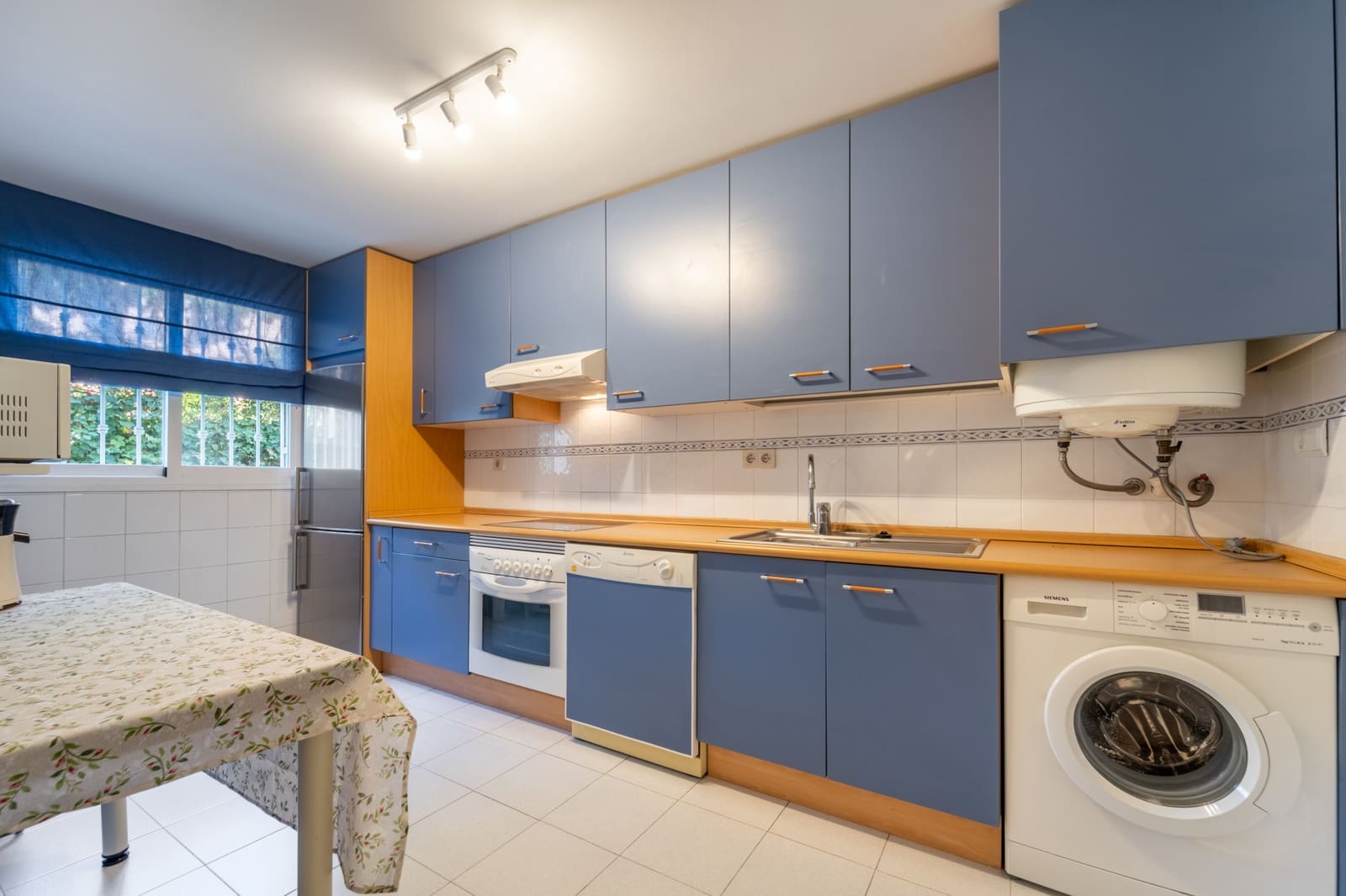 2 sovrum Lägenhet att hyra i Marbella med pool garage - 2 400 € (Ref: 10120538)