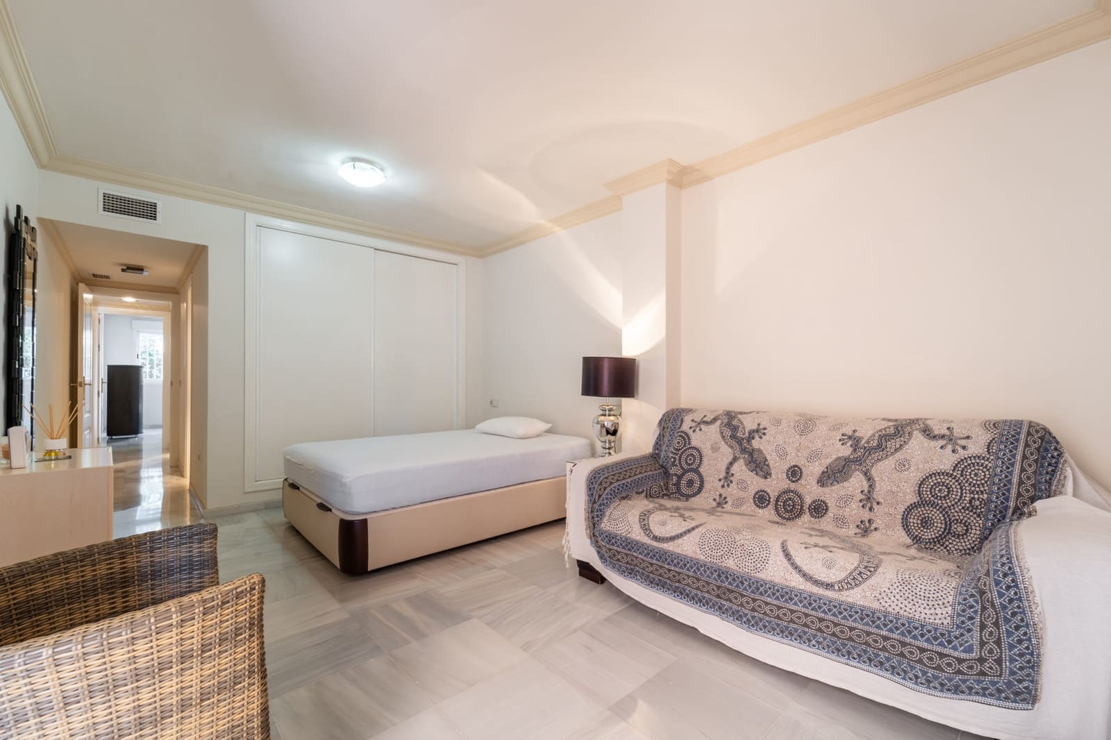 2 sovrum Lägenhet att hyra i Marbella med pool garage - 2 400 € (Ref: 10120538)