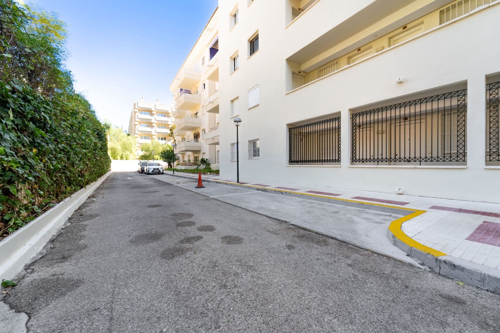 2 sovrum Lägenhet att hyra i Marbella med pool garage - 2 400 € (Ref: 10120538)