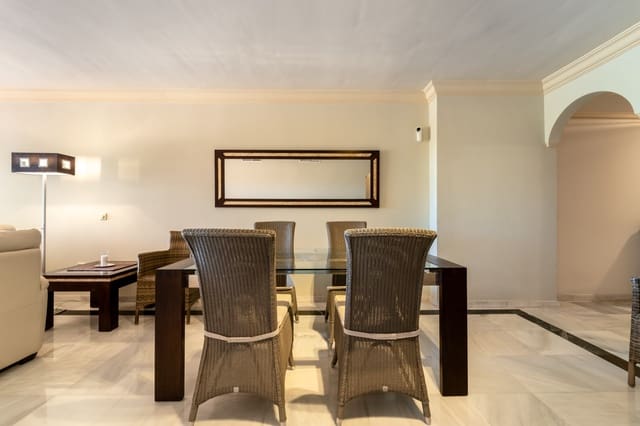 2 quarto Apartamento para arrendar em Marbella com piscina garagem - 2 400 € (Ref: 10120538)