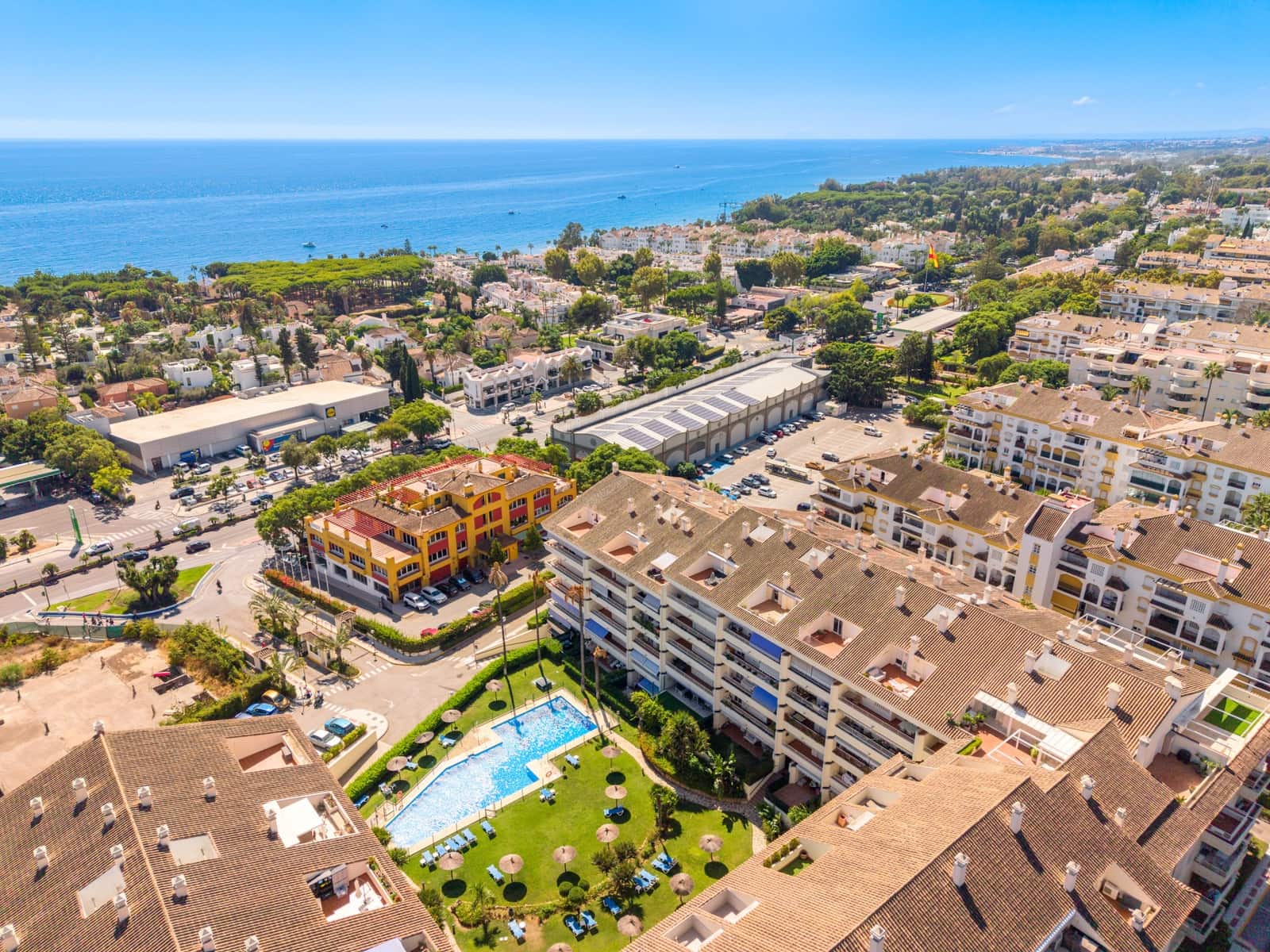 2 sovrum Lägenhet att hyra i Marbella med pool garage - 2 400 € (Ref: 10120538)