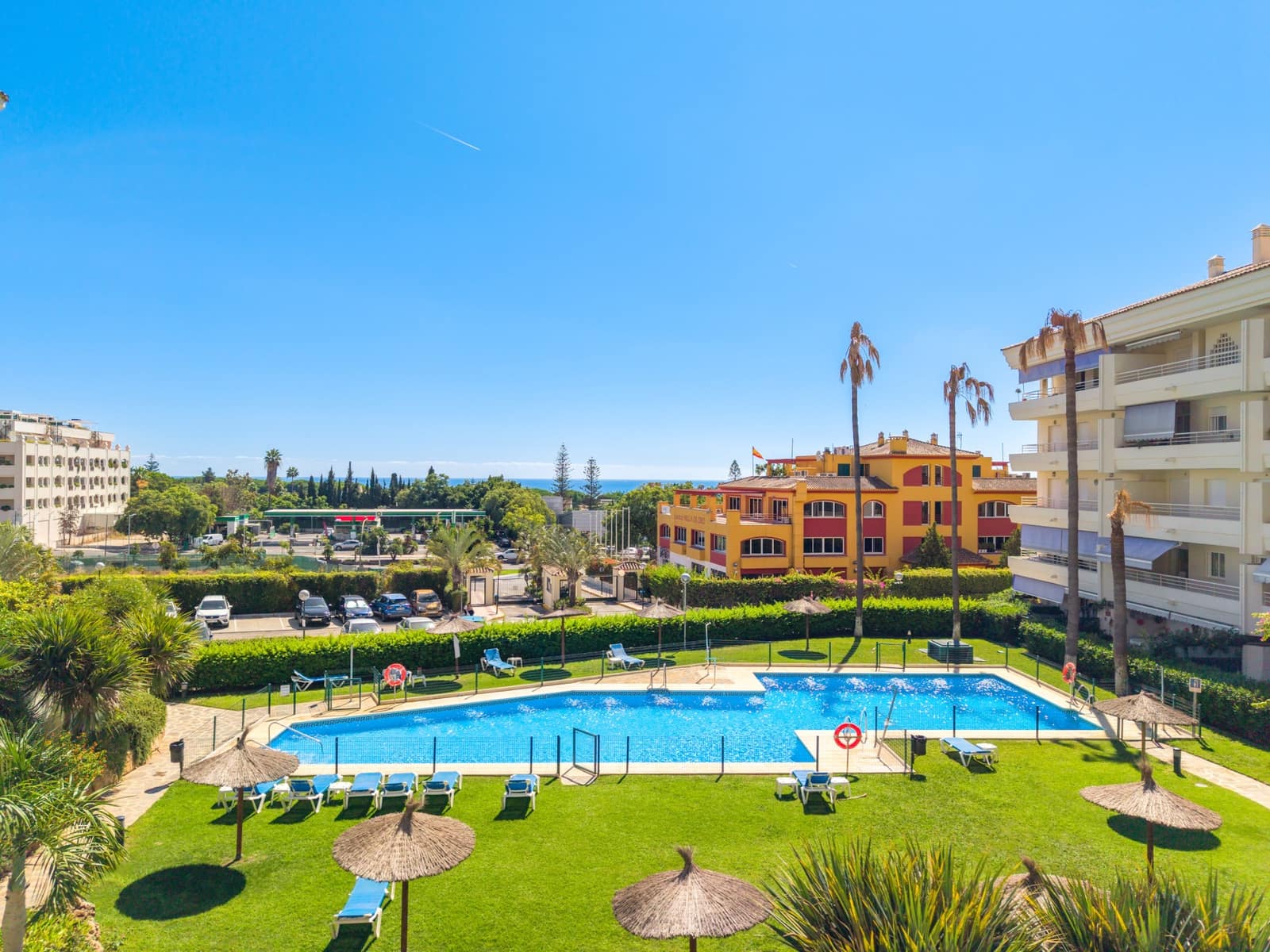 2 sovrum Lägenhet att hyra i Marbella med pool garage - 2 400 € (Ref: 10120538)
