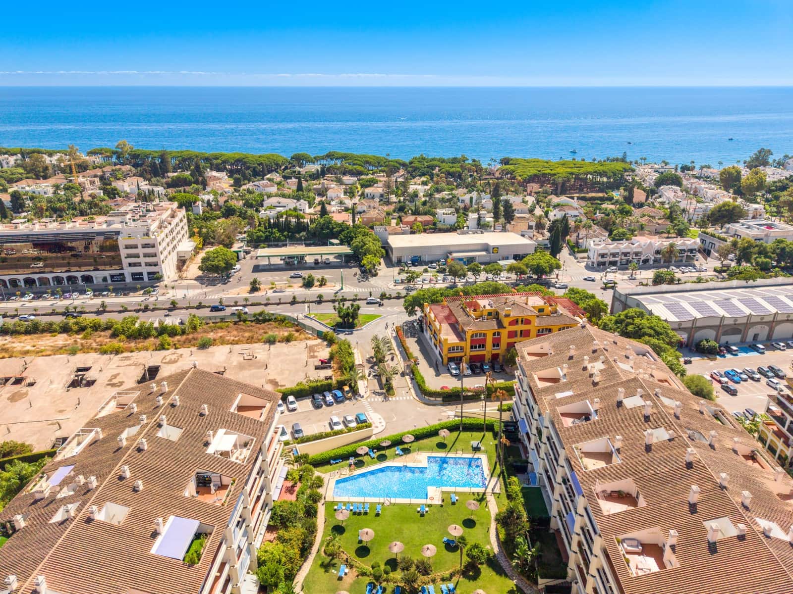 2 sovrum Lägenhet att hyra i Marbella med pool garage - 2 400 € (Ref: 10120538)