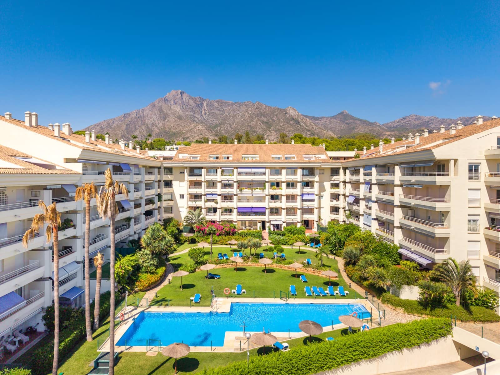 2 sovrum Lägenhet att hyra i Marbella med pool garage - 2 400 € (Ref: 10120538)