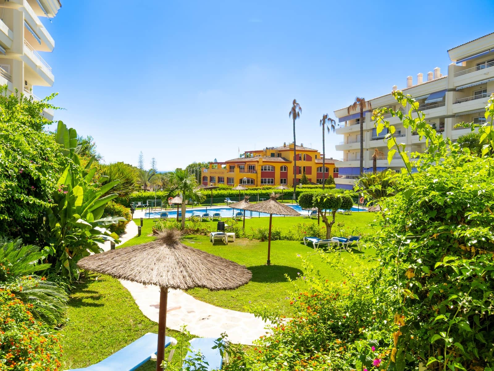 2 sovrum Lägenhet att hyra i Marbella med pool garage - 2 400 € (Ref: 10120538)