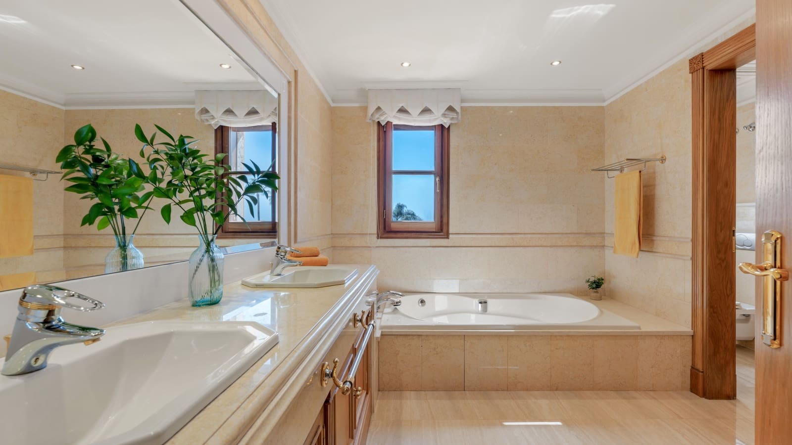 7 quarto Moradia para venda em Marbella com piscina garagem - 16 900 000 € (Ref: 10129011)