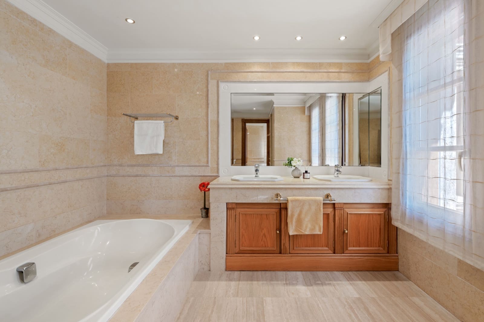 7 quarto Moradia para venda em Marbella com piscina garagem - 16 900 000 € (Ref: 10129011)