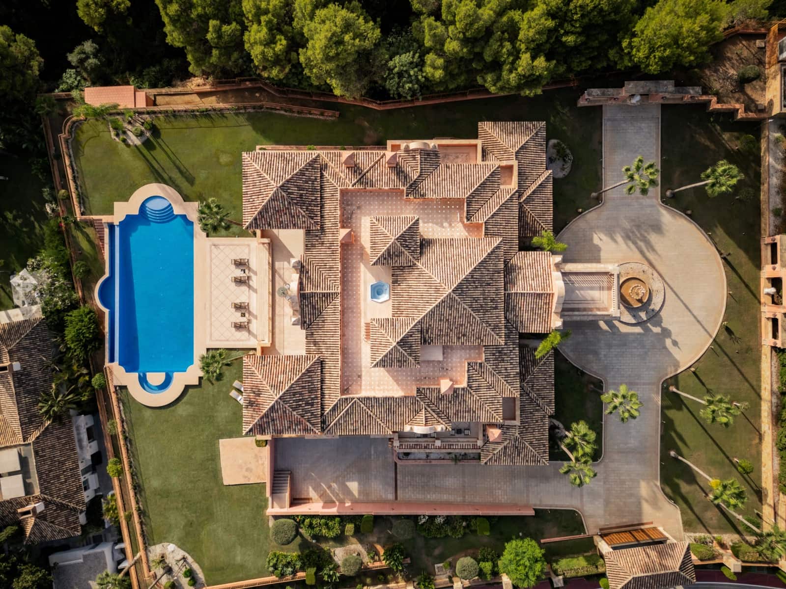 7 quarto Moradia para venda em Marbella com piscina garagem - 16 900 000 € (Ref: 10129011)