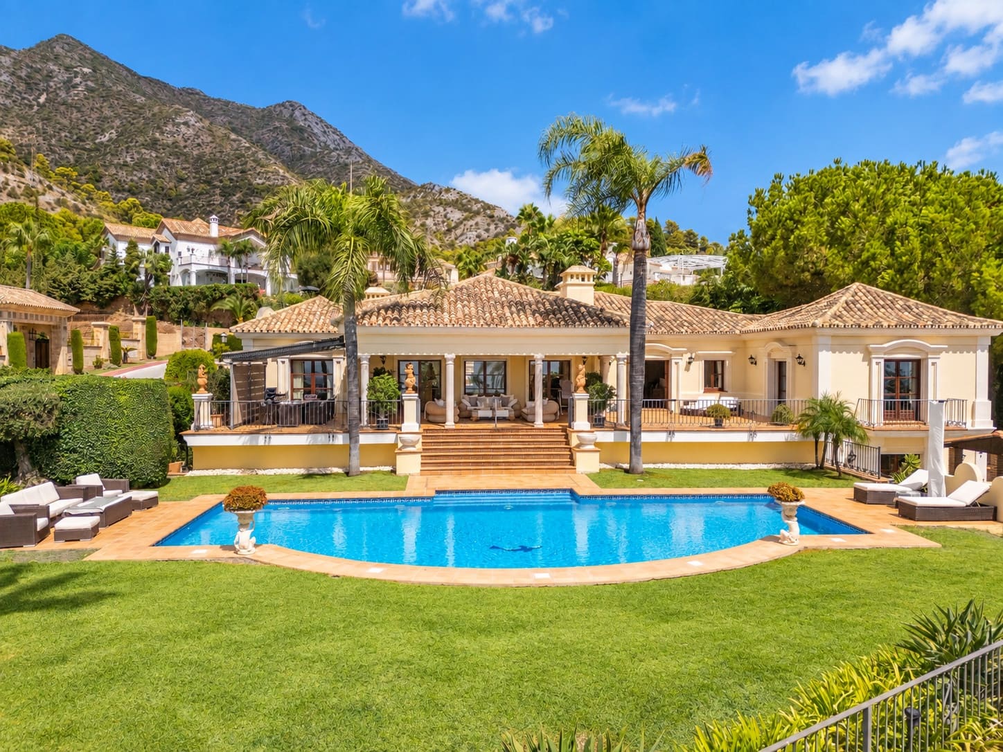 5 Zimmer Villa zu verkaufen in Marbella mit Pool Garage - 8.200.000 € (Ref: 10129012)