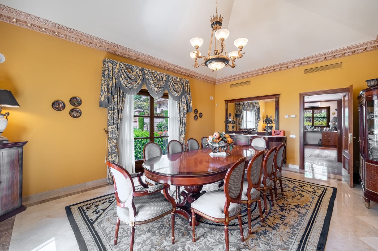 5 Zimmer Villa zu verkaufen in Marbella mit Pool Garage - 8.200.000 € (Ref: 10129012)