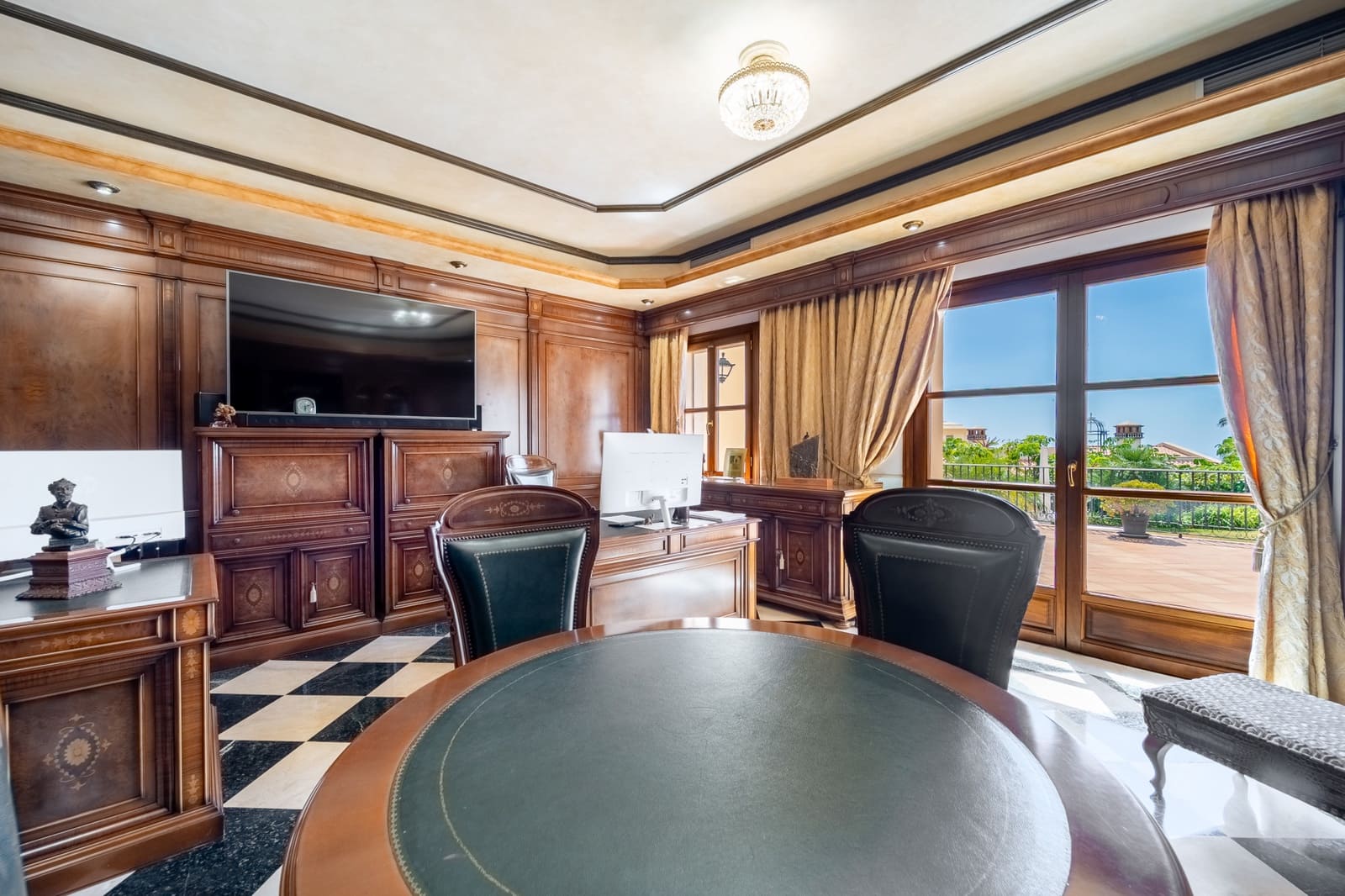 5 Zimmer Villa zu verkaufen in Marbella mit Pool Garage - 8.200.000 € (Ref: 10129012)