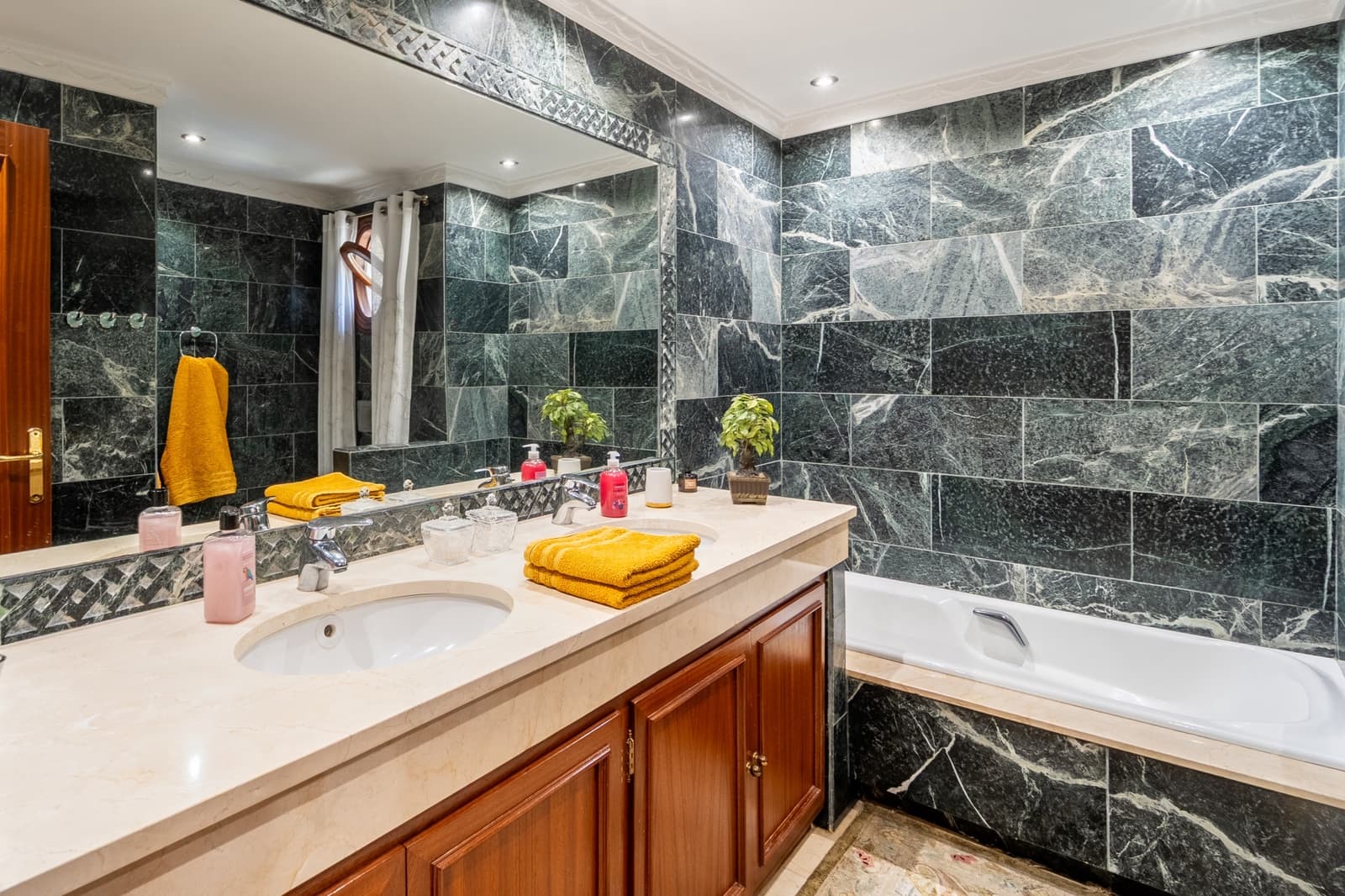 5 Zimmer Villa zu verkaufen in Marbella mit Pool Garage - 8.200.000 € (Ref: 10129012)