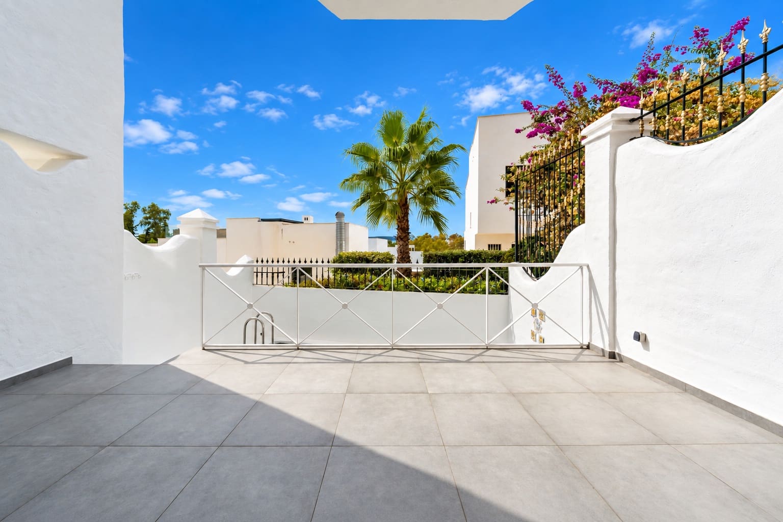 3 bedroom Townhouse for sale in Marbella with pool garage - € 1,650,000 (Ref: 10135916)