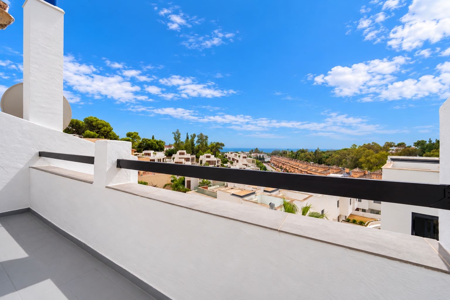 3 bedroom Townhouse for sale in Marbella with pool garage - € 1,650,000 (Ref: 10135916)