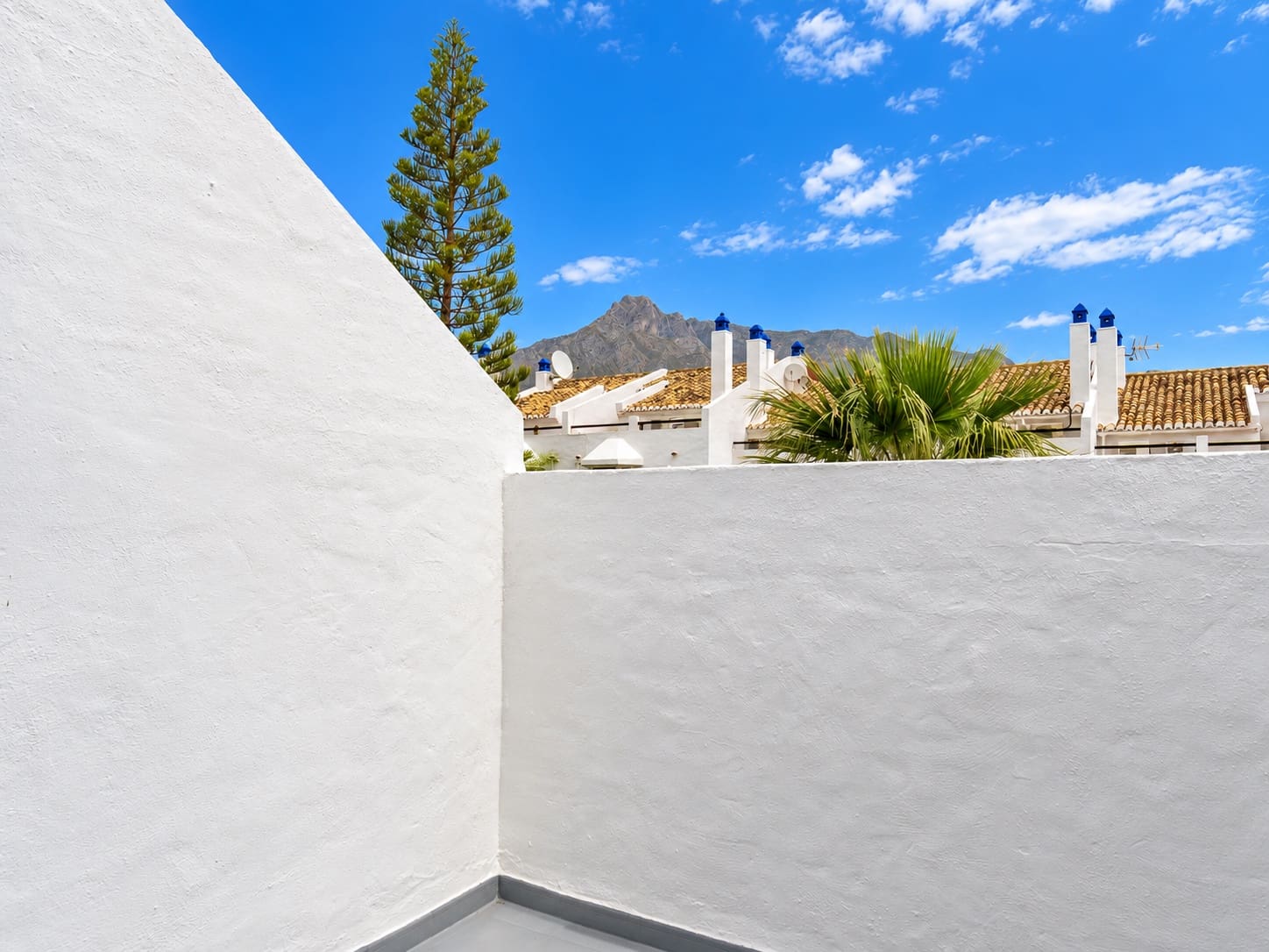 3 bedroom Townhouse for sale in Marbella with pool garage - € 1,650,000 (Ref: 10135916)