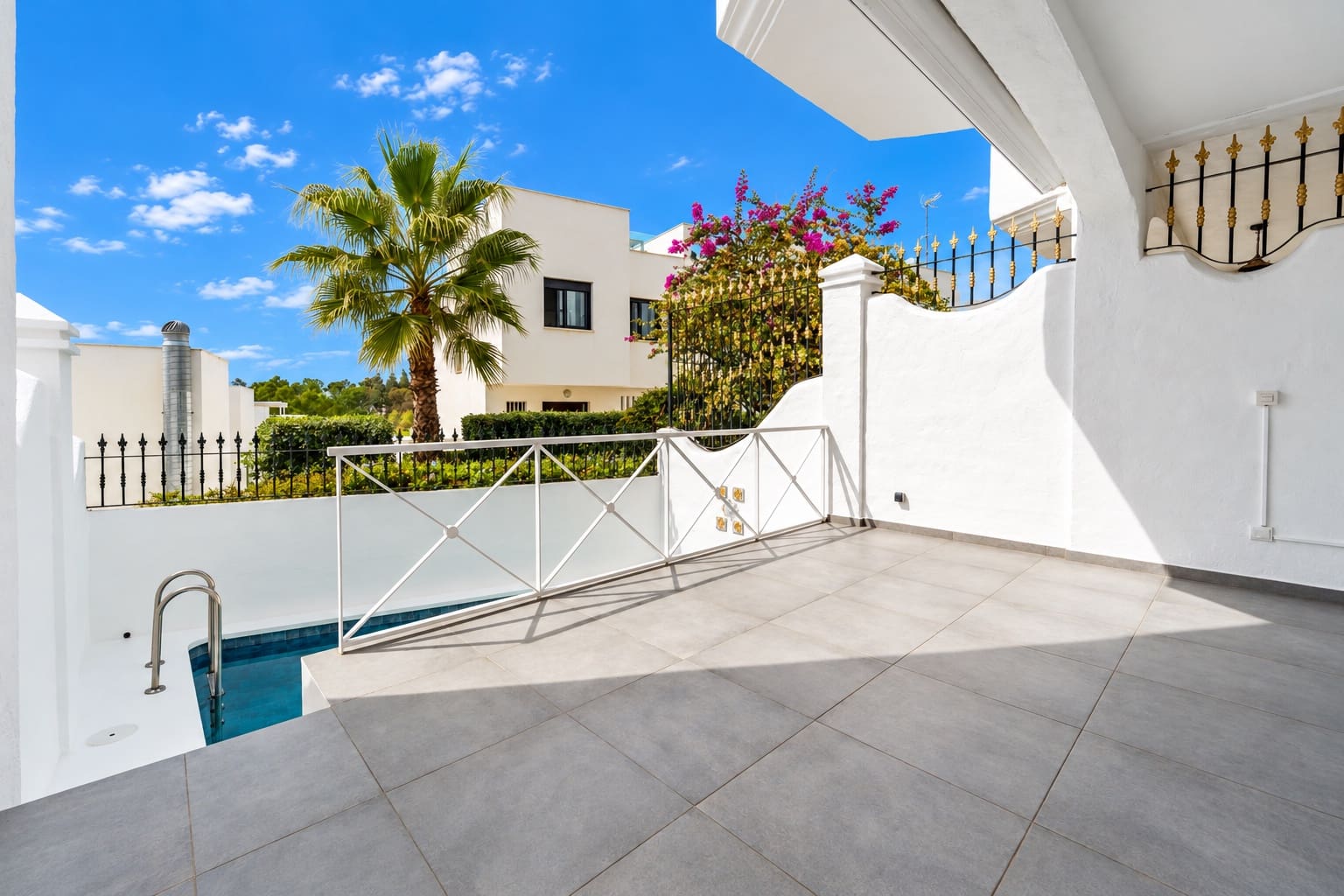 3 bedroom Townhouse for sale in Marbella with pool garage - € 1,650,000 (Ref: 10135916)