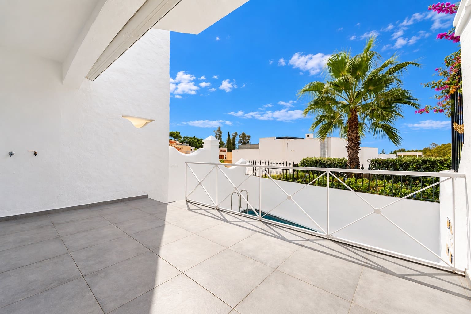 3 bedroom Townhouse for sale in Marbella with pool garage - € 1,650,000 (Ref: 10135916)