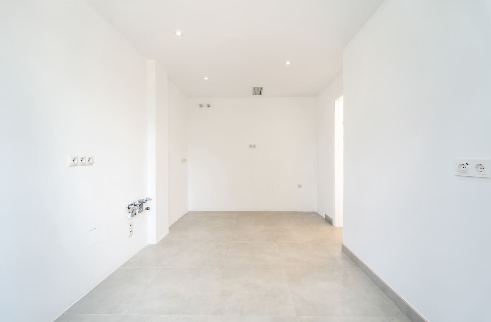 3 bedroom Townhouse for sale in Marbella with pool garage - € 1,650,000 (Ref: 10135916)