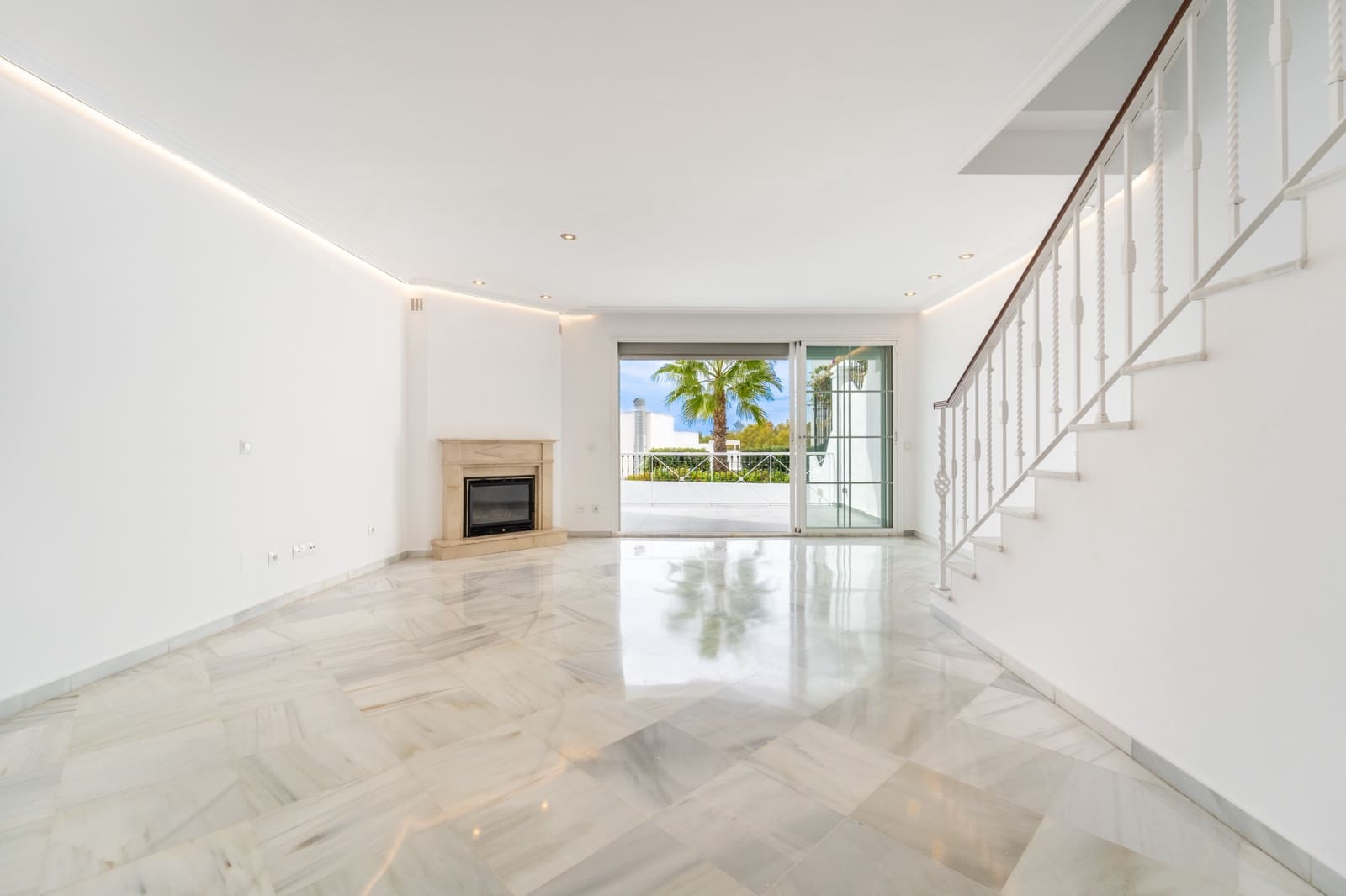3 bedroom Townhouse for sale in Marbella with pool garage - € 1,650,000 (Ref: 10135916)