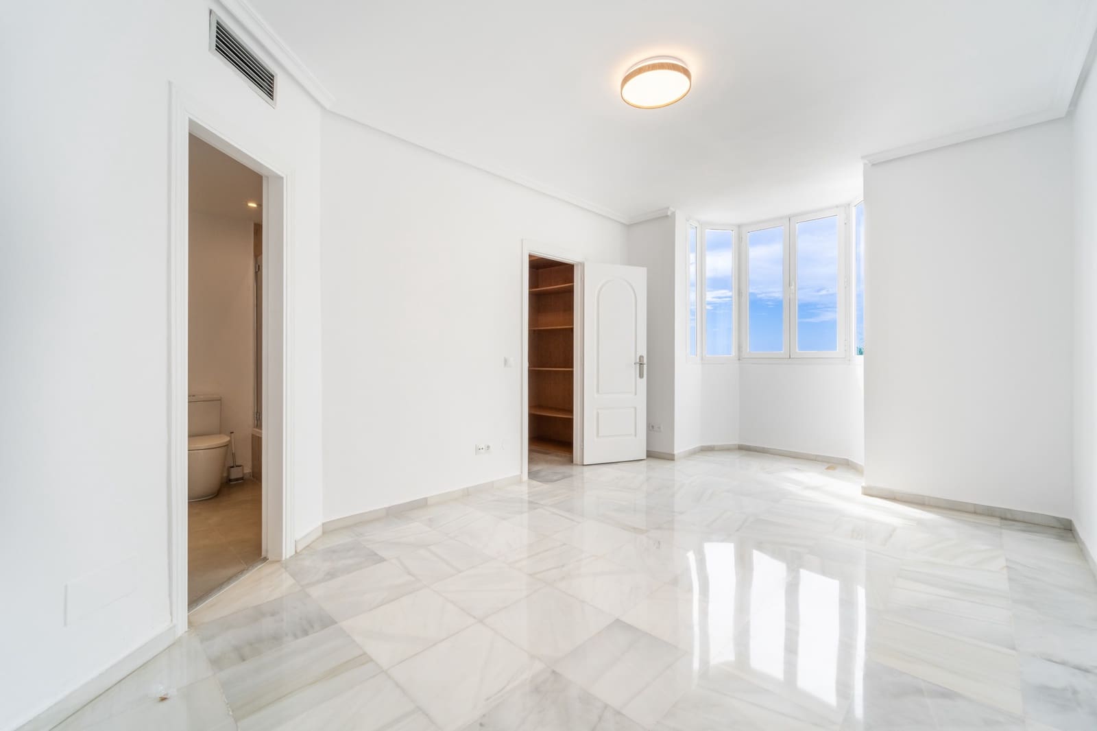 3 bedroom Townhouse for sale in Marbella with pool garage - € 1,650,000 (Ref: 10135916)