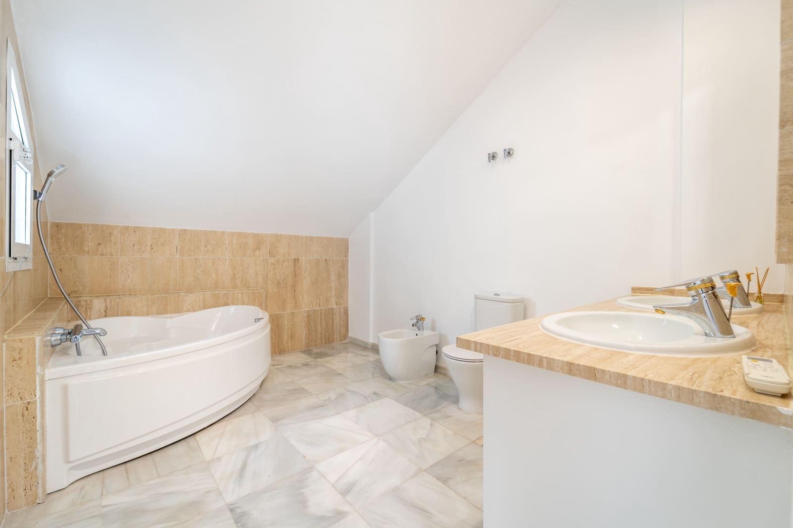 3 bedroom Townhouse for sale in Marbella with pool garage - € 1,650,000 (Ref: 10135916)