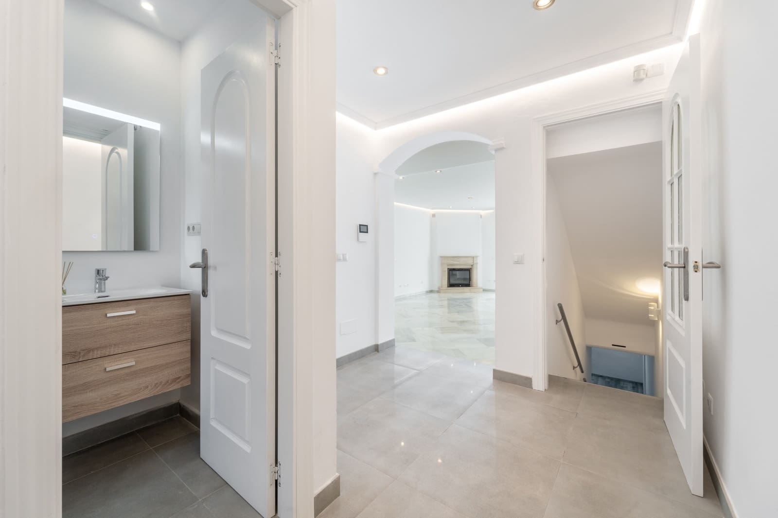 3 bedroom Townhouse for sale in Marbella with pool garage - € 1,650,000 (Ref: 10135916)