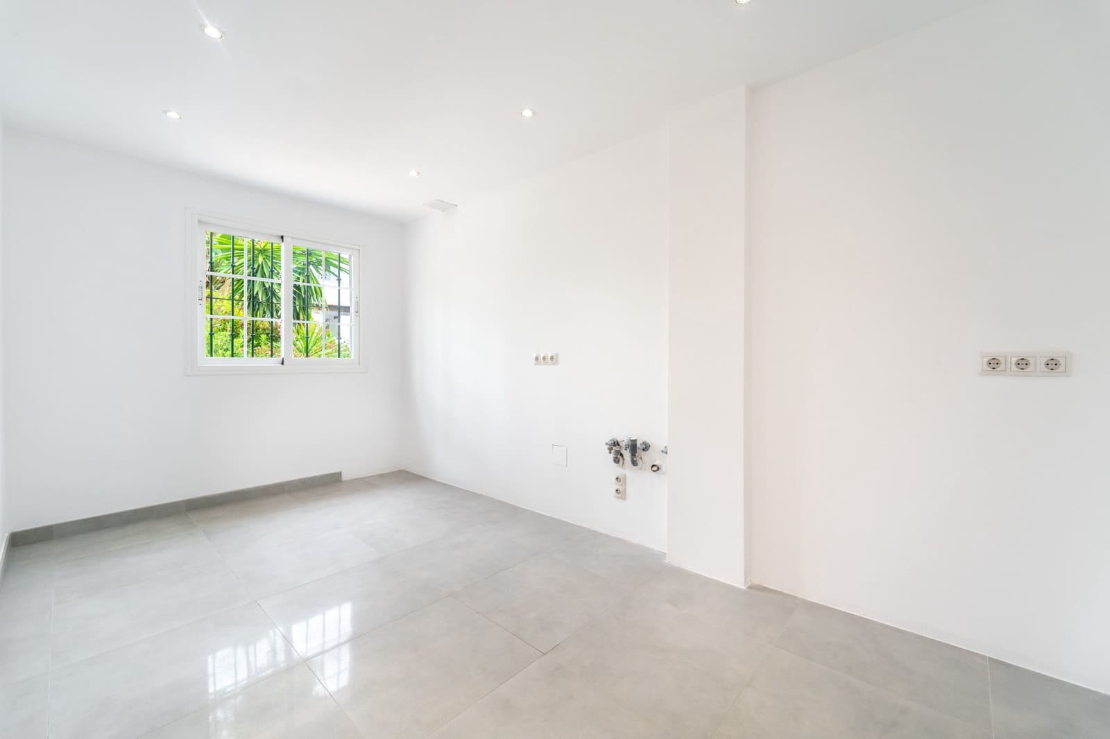3 bedroom Townhouse for sale in Marbella with pool garage - € 1,650,000 (Ref: 10135916)