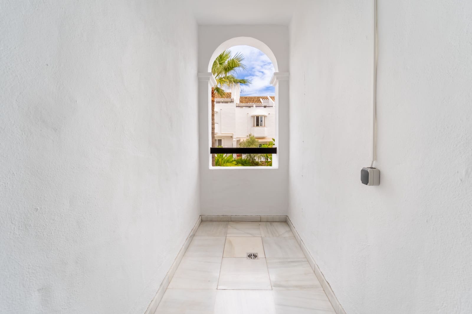 3 bedroom Townhouse for sale in Marbella with pool garage - € 1,650,000 (Ref: 10135916)